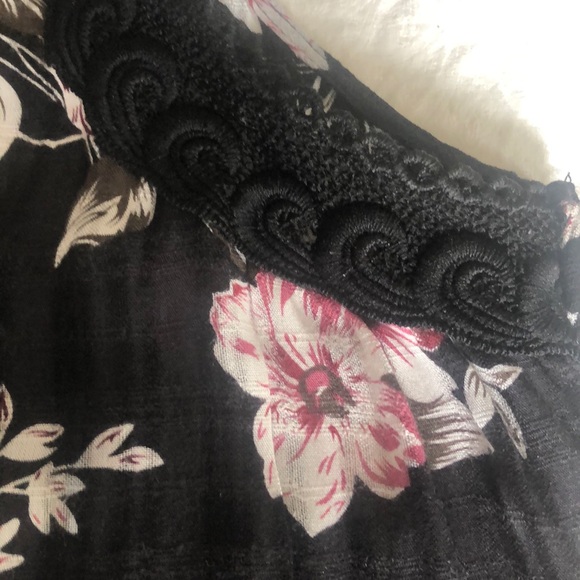 Sleeveless top. - Picture 10 of 10